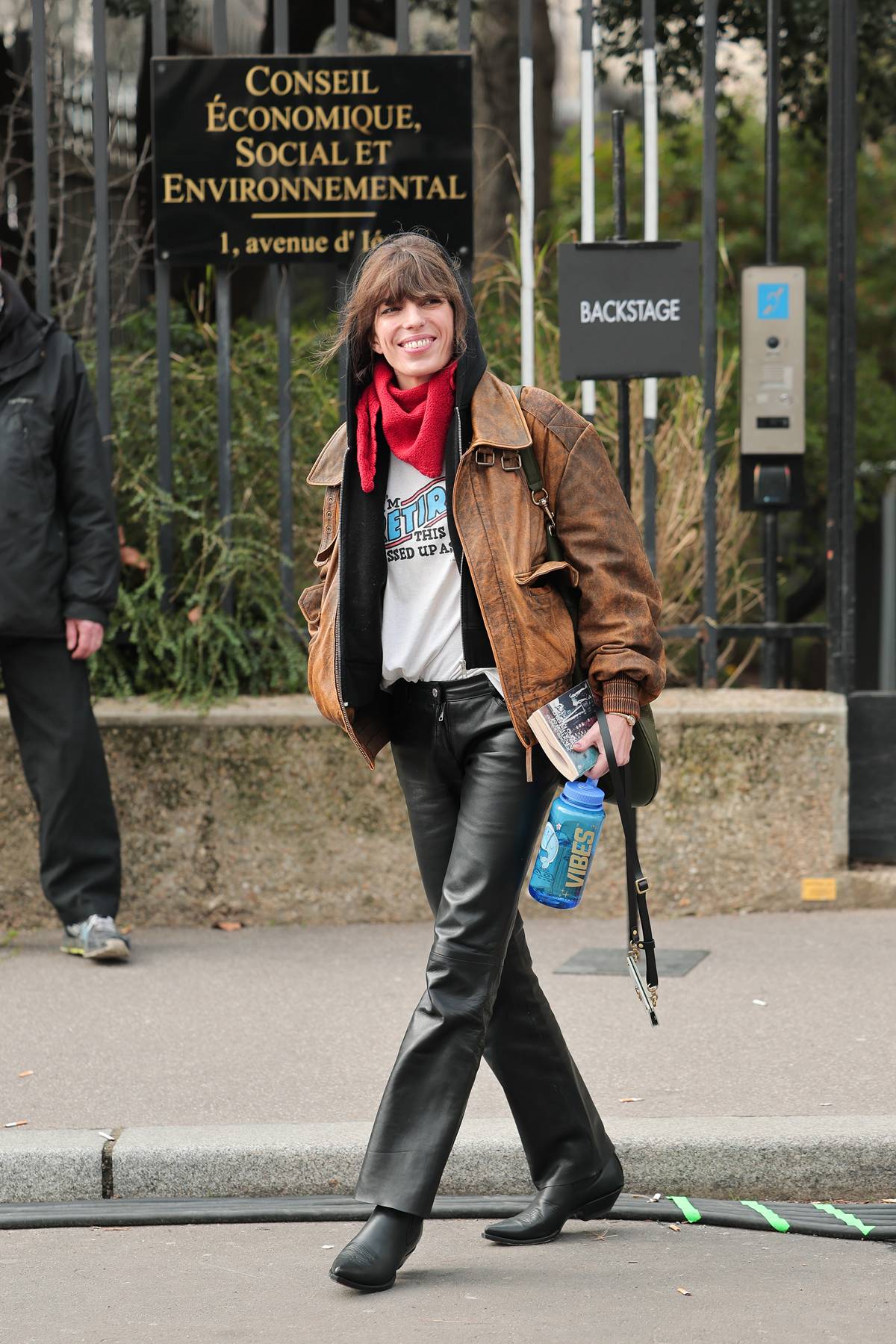 Look da atriz e cantora Lou Doillon, filha de Jane Birkin - Metrópoles