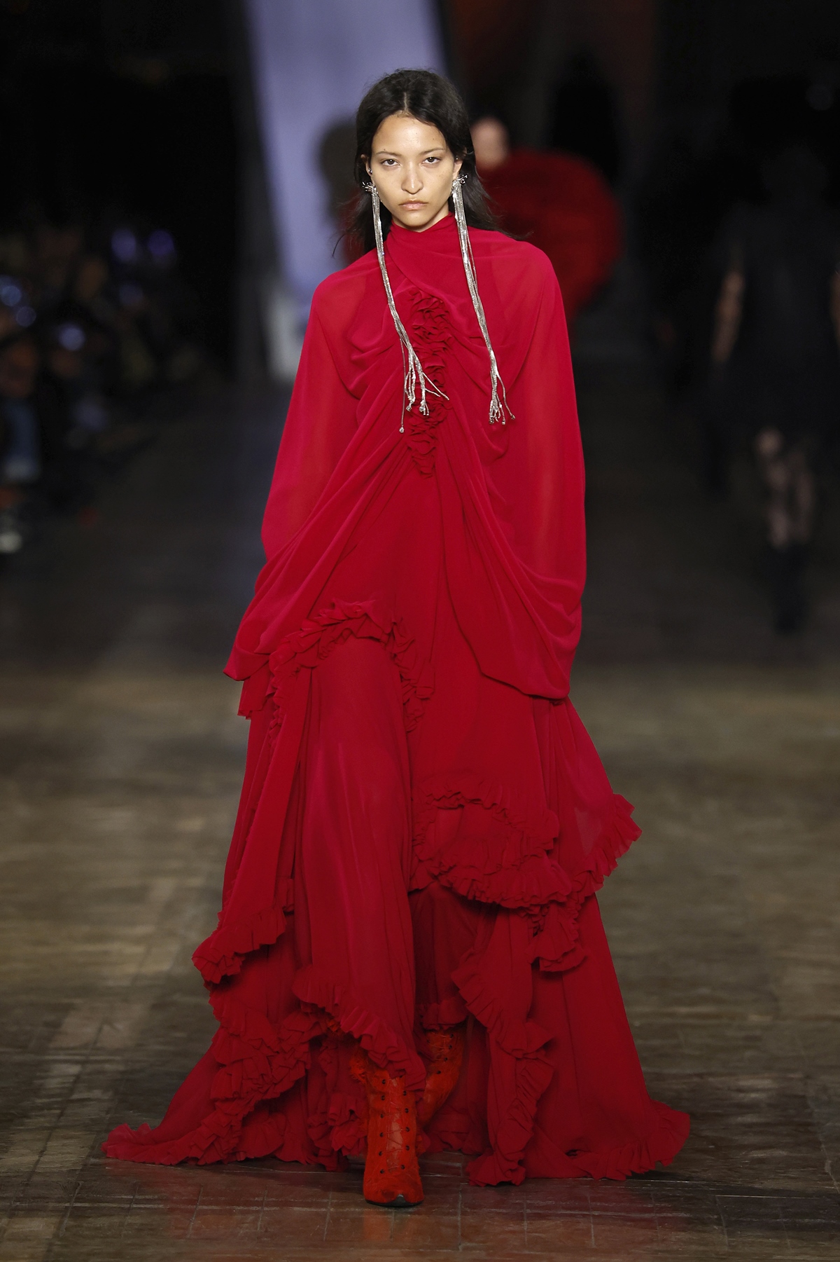 vermelho nos tapetes vermelho moda tendência - metrópoles