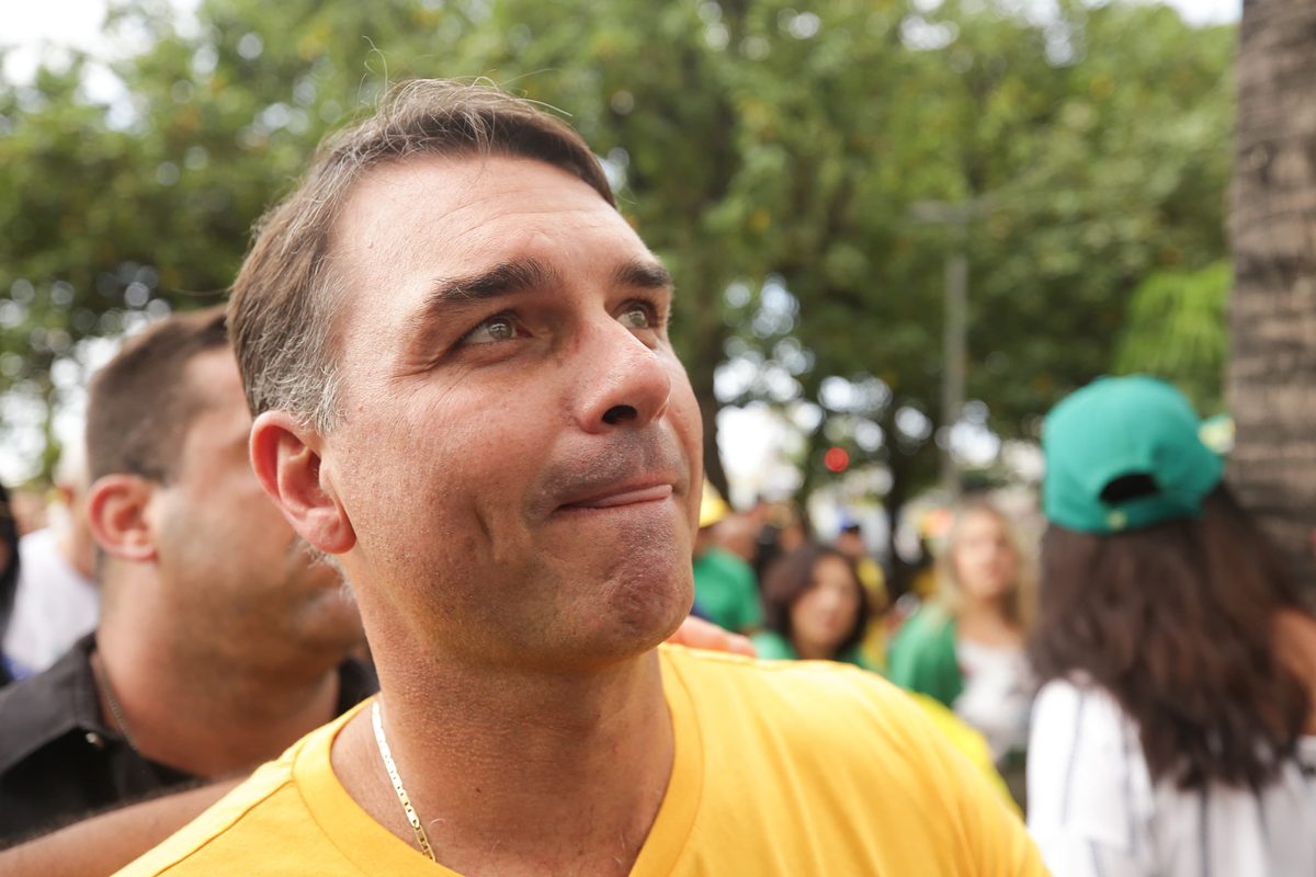 PCC e CV: Flávio Bolsonaro compara Lula a Marcola e Beira Mar