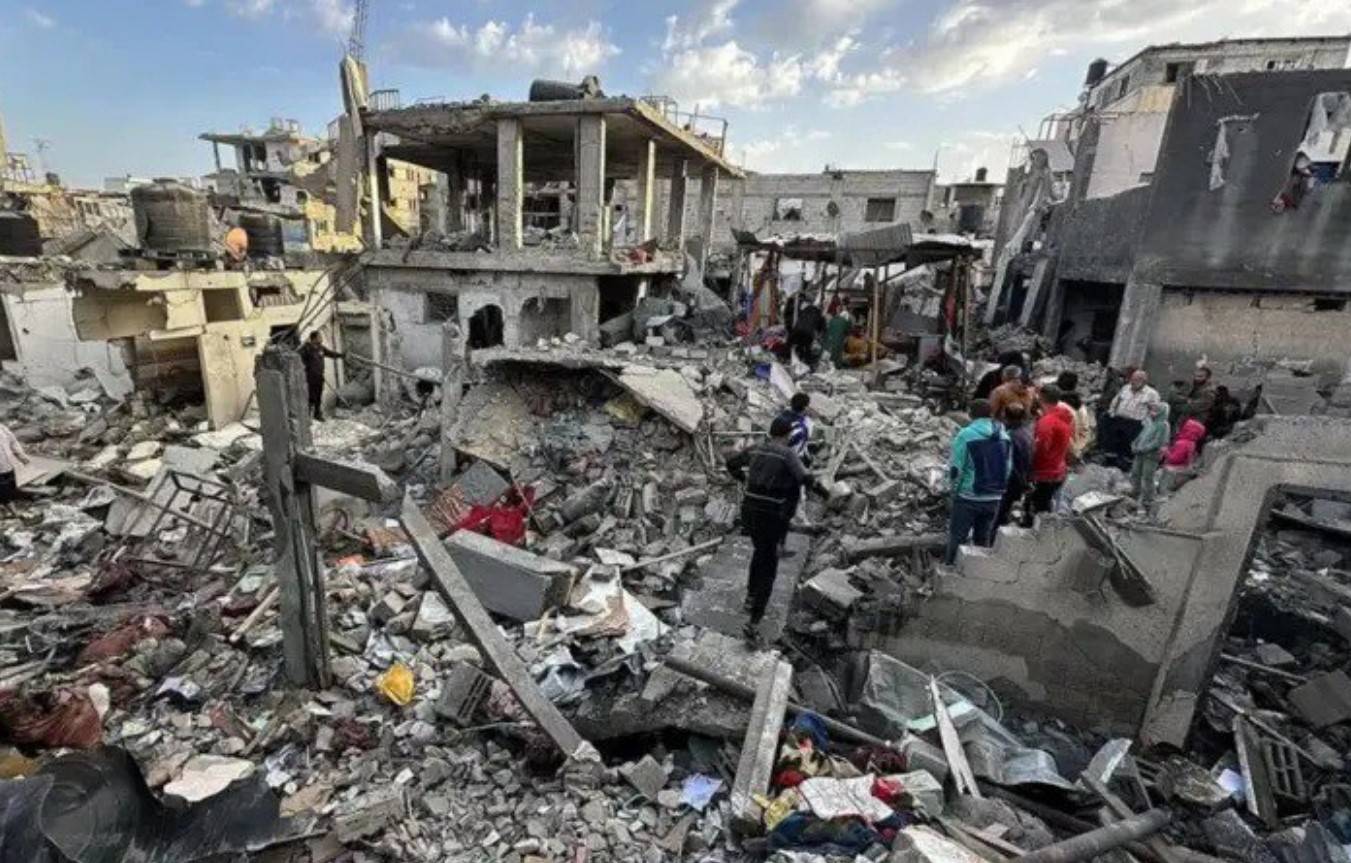 Israel intensifica ataques enquanto mantém bloqueio a Gaza