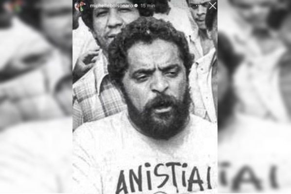 Lula com a blusa de anistia