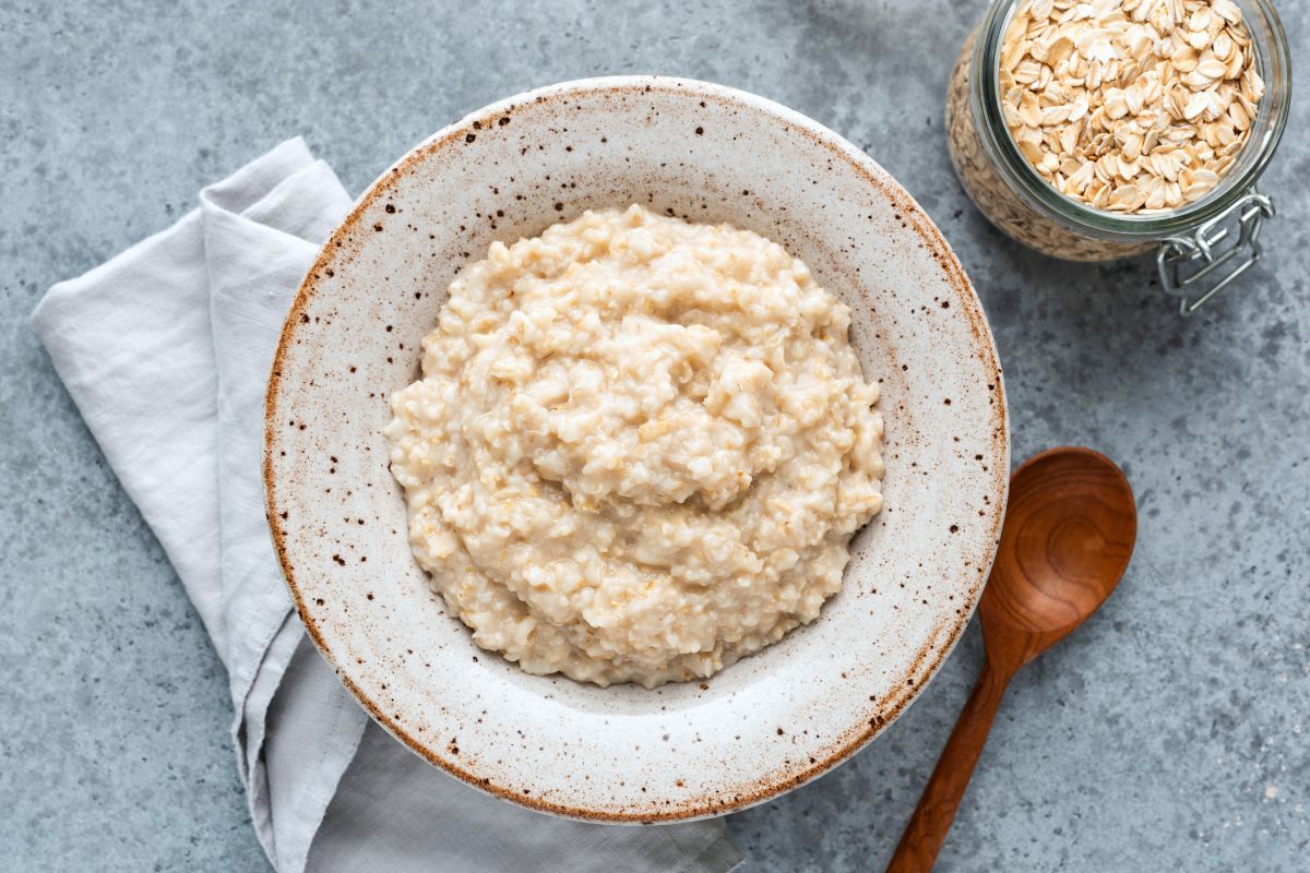 Mingau de aveia proteico: prepare prato saudável no café da manhã
