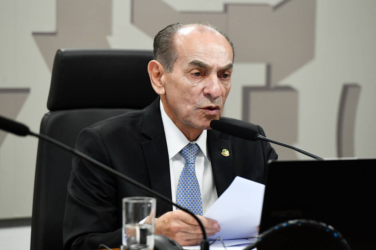 CCJ do Senado adia mais uma vez análise da PEC do fim da reeleição