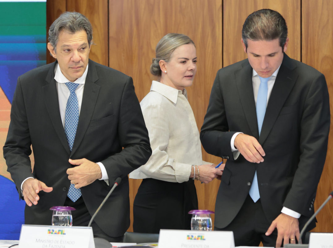 IOF: governo se aproxima do comando do Congresso para reverter crise