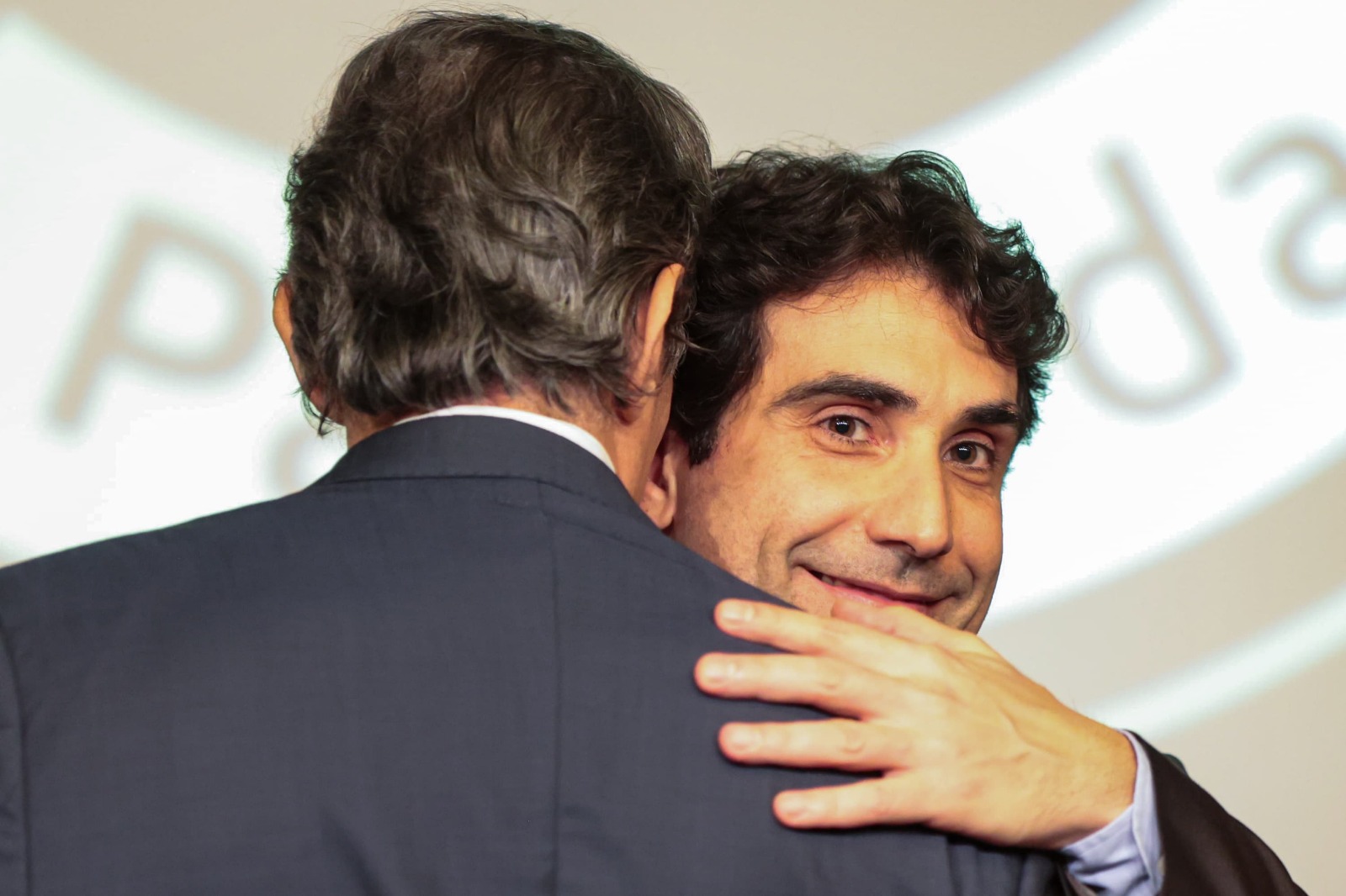 A reação de Galípolo ao ser indagado se discutiu IOF com Haddad. Vídeo