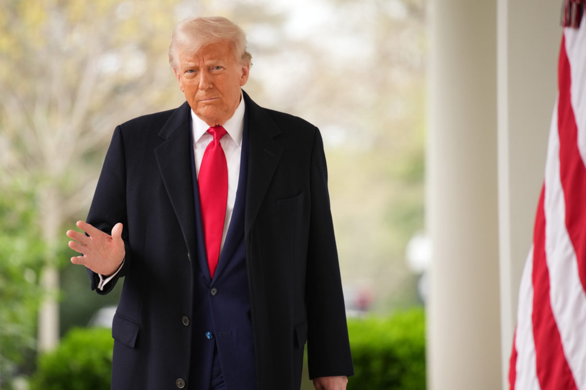 Trump volta atrás e diz que não vai buscar 3º mandato como presidente