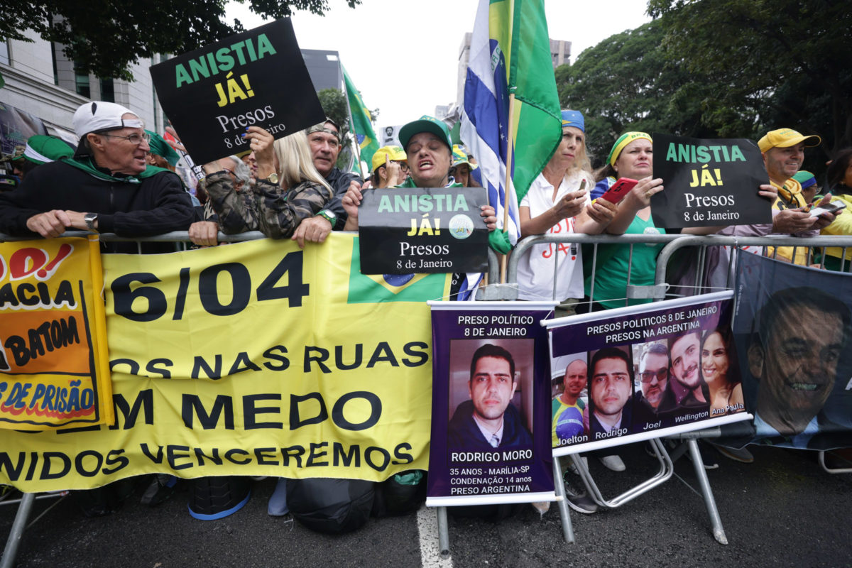 Anistia: deputado tira assinatura da urgência, mas recua após pressão