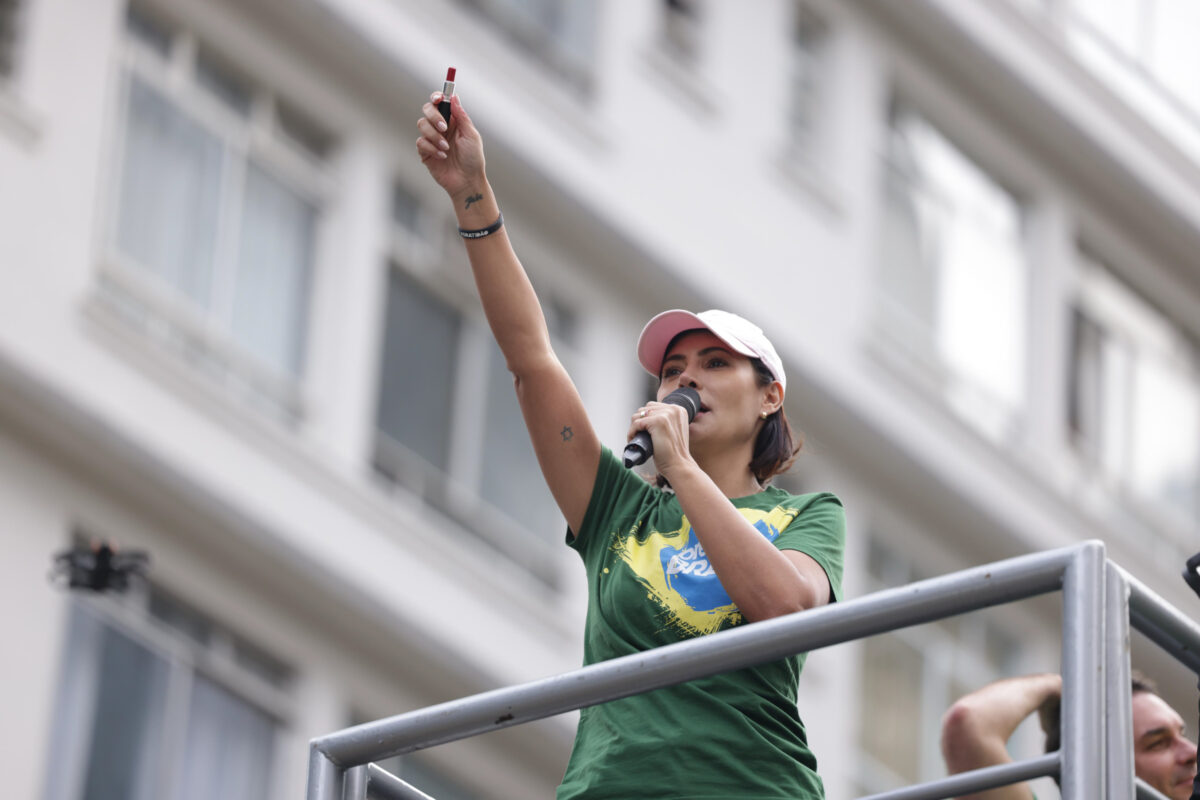 “Ex-garota de programa”: posts de petista contra Michelle são apagados