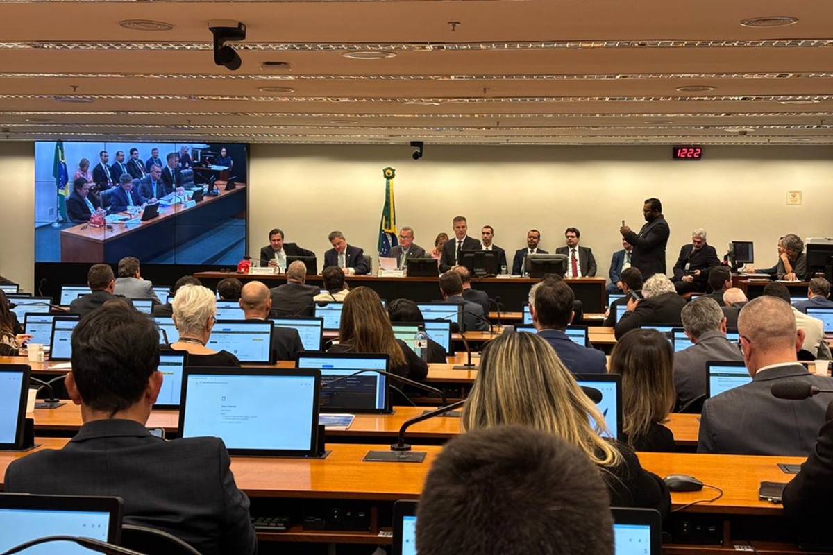 Congresso: por falta de acordo, comissão adia votação da LDO de 2026