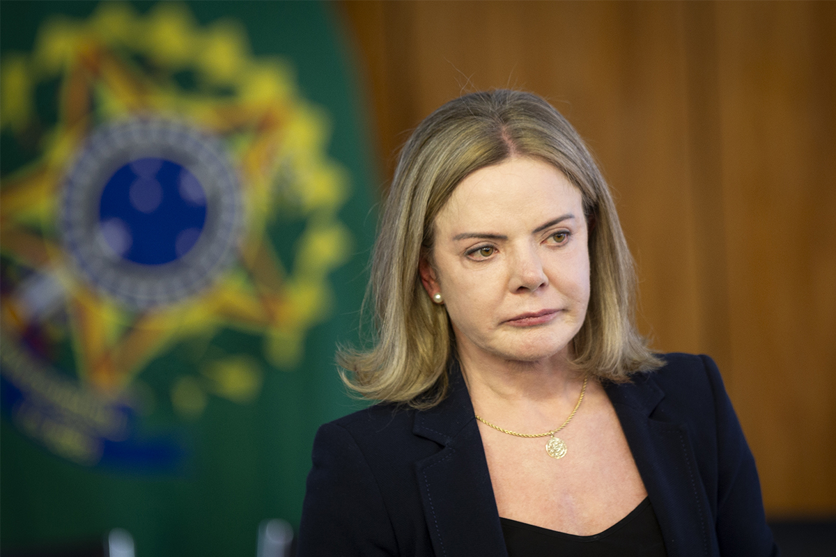 Gleisi entra em campo após a demissão de Lupi