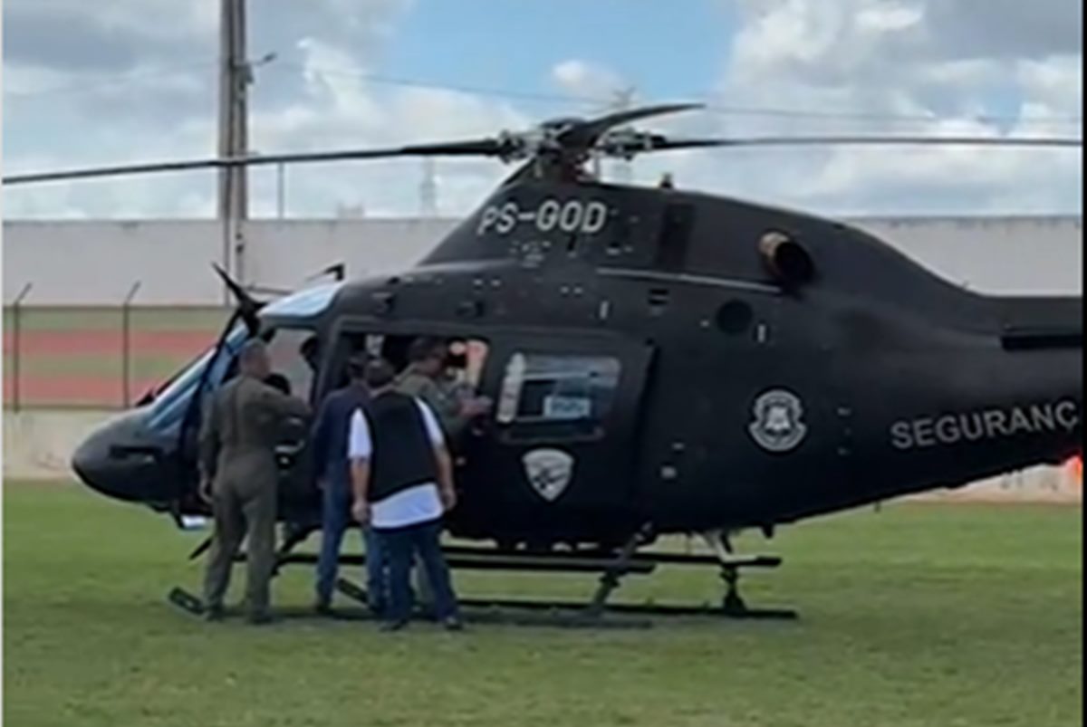 Vídeo: Bolsonaro é levado em helicóptero cedido por governadora do PT | Metrópoles