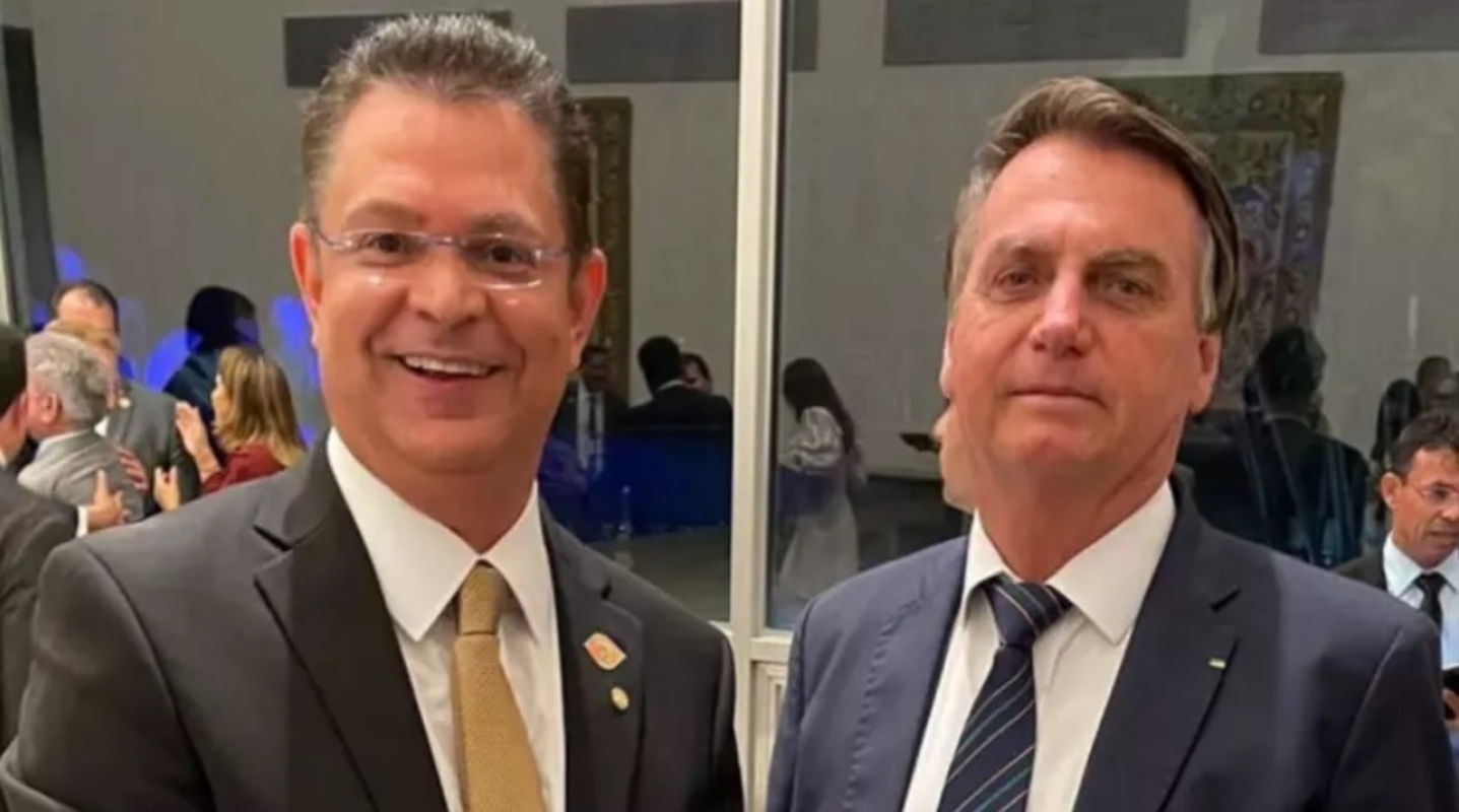 Sóstenes recebe bancada no aeroporto e convoca coletiva com Bolsonaro