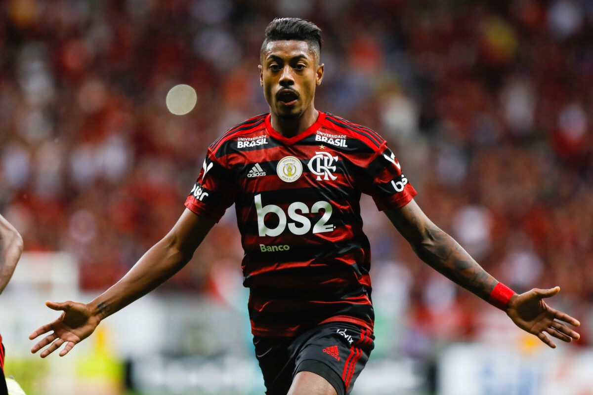 Indiciado pela PF, Bruno Henrique é titular no clássico contra o Vasco