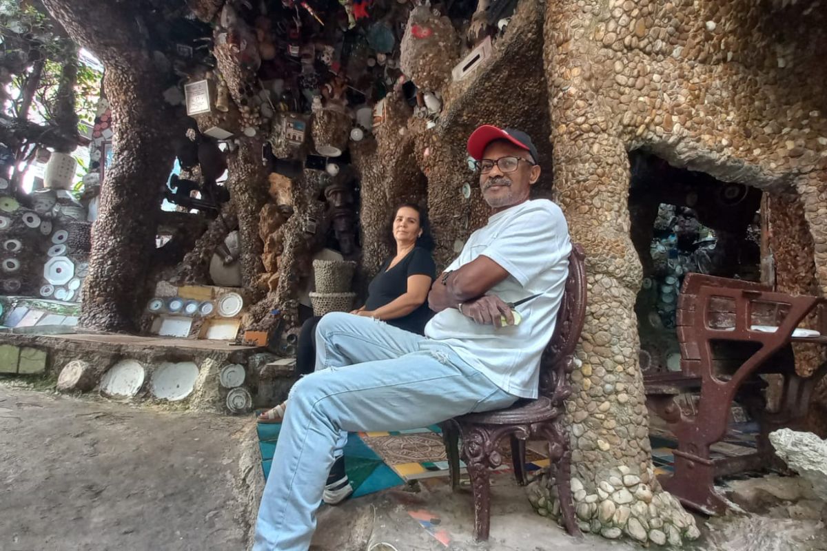 gaud-brasileiro-transforma-casa-de-favela-em-castelo-famoso-v-deo