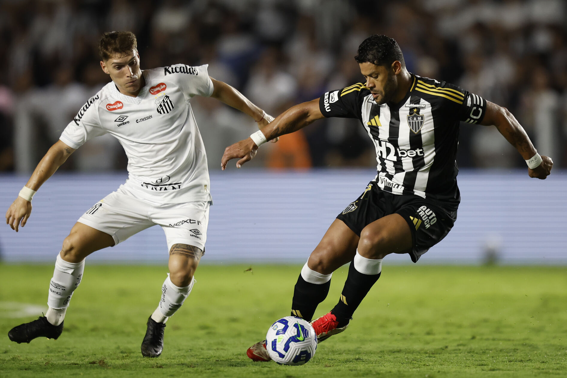 Hulk detona zagueiro que imitou galinha: “Jogador pequeno”. Assista