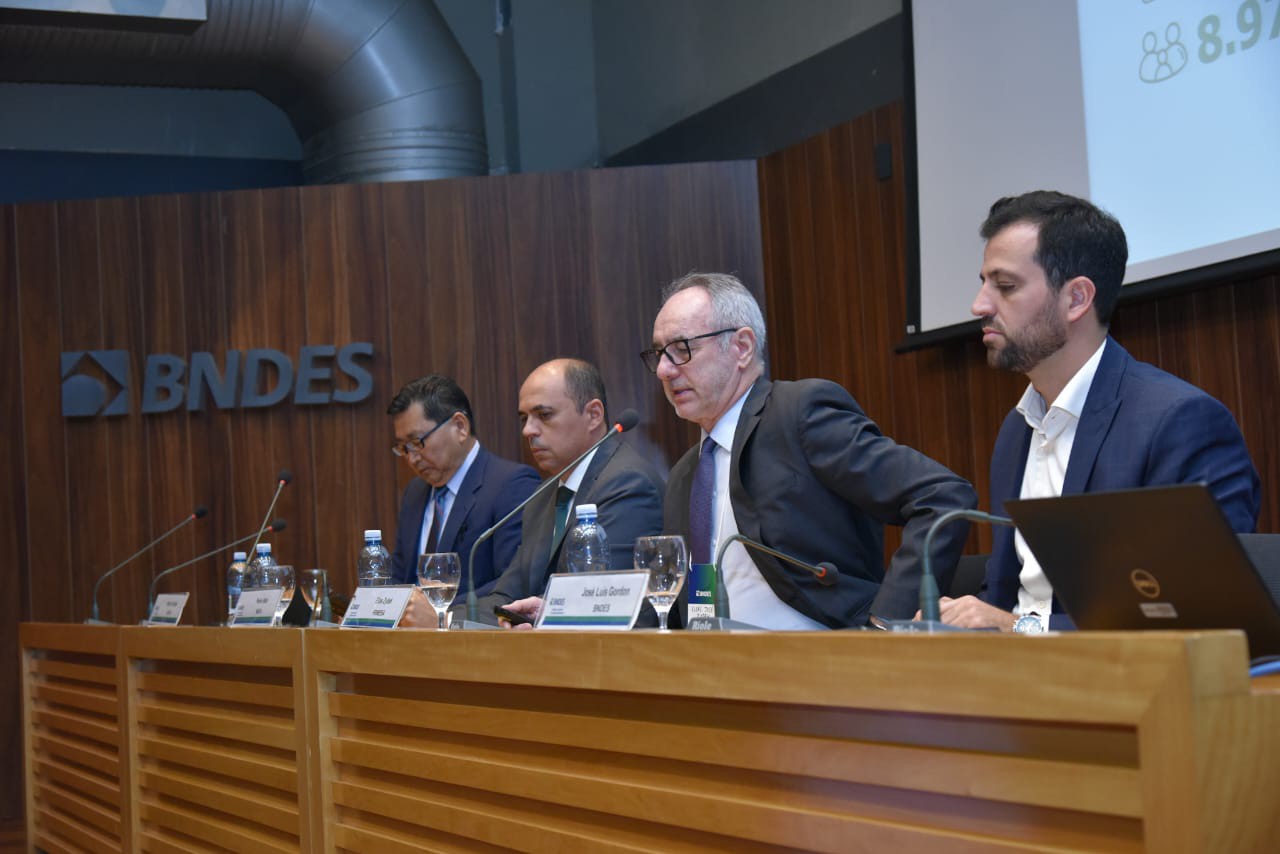 Cooperativismo produz mais de 50% de grãos, lácteos, aves e suínos