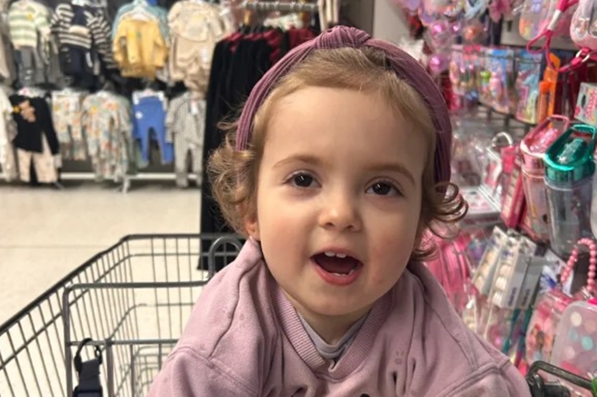 Bebê engasga com banana por causa de problema respiratório grave