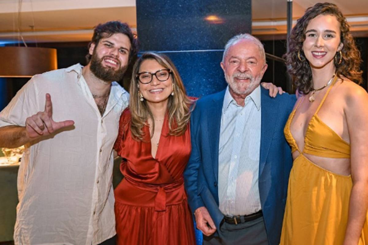Lula viaja para São Paulo para casamento do neto