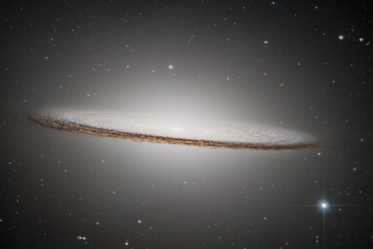 Nova imagem do Hubble revela detalhes inéditos da Galáxia do Sombrero