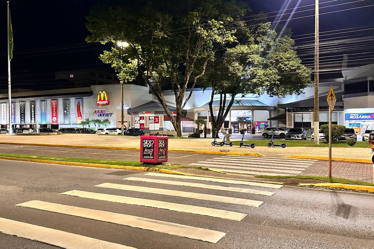 Criança se desvencilha da mãe, corre para pista e é atropelada no DF