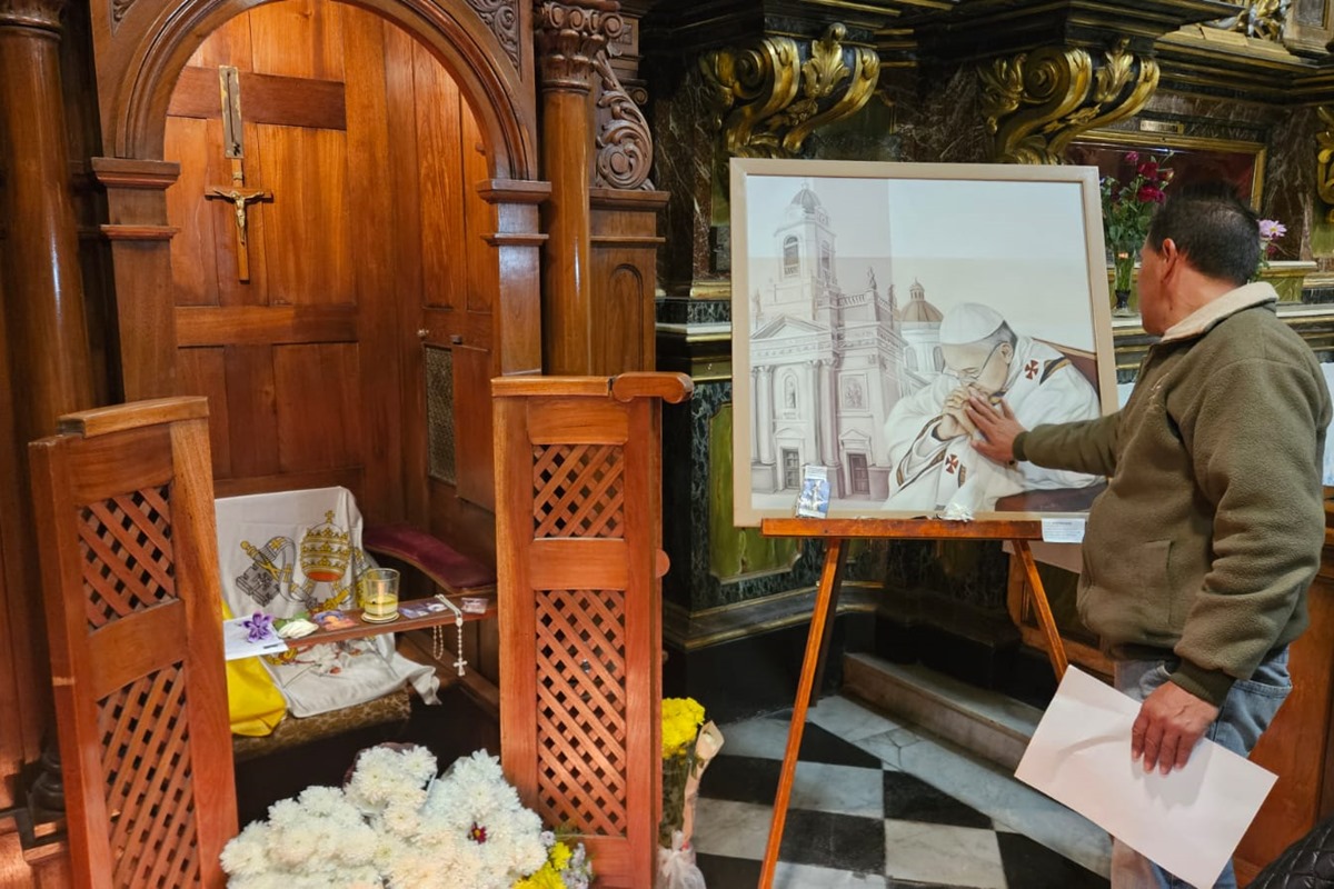 Confessionário onde papa “achou” vocação vira ponto de visitas. Vídeo