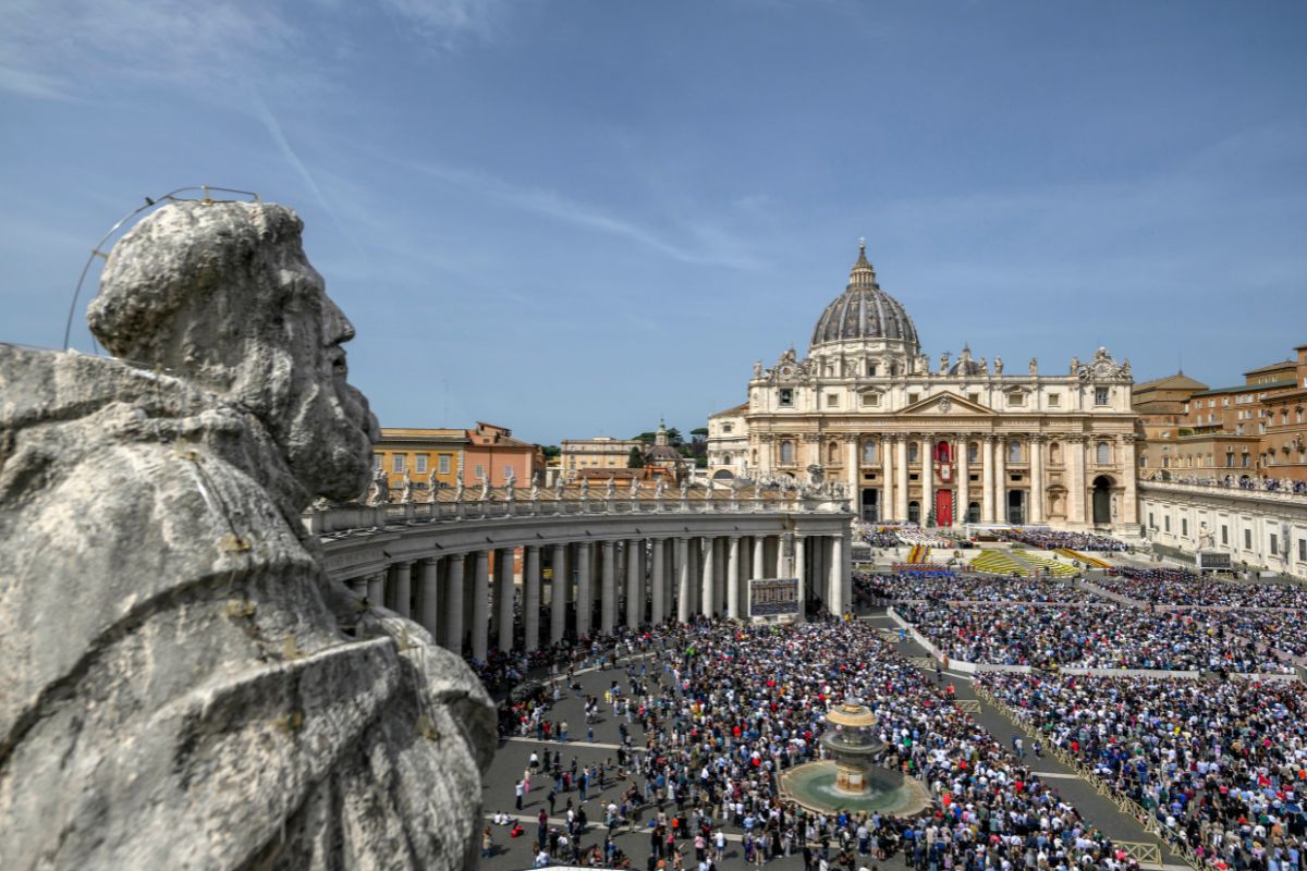 Saiba o que muda no turismo em Roma durante luto pela morte do papa