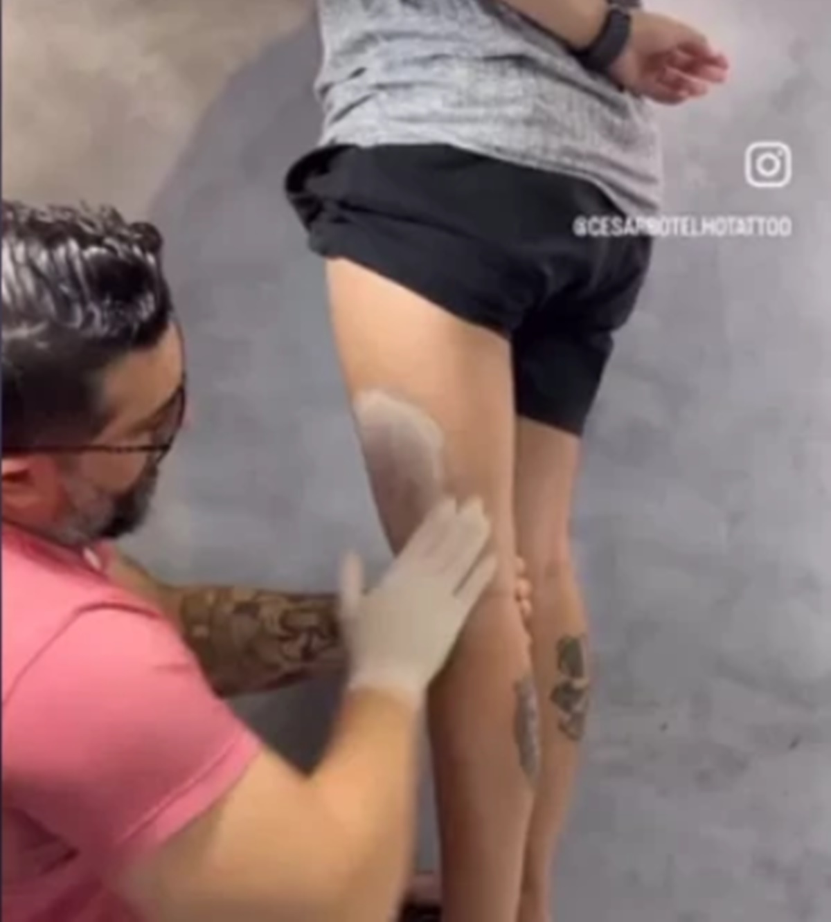 Fã tatua rosto de Renata, finalista do BBB 25, na perna: “Admiração”