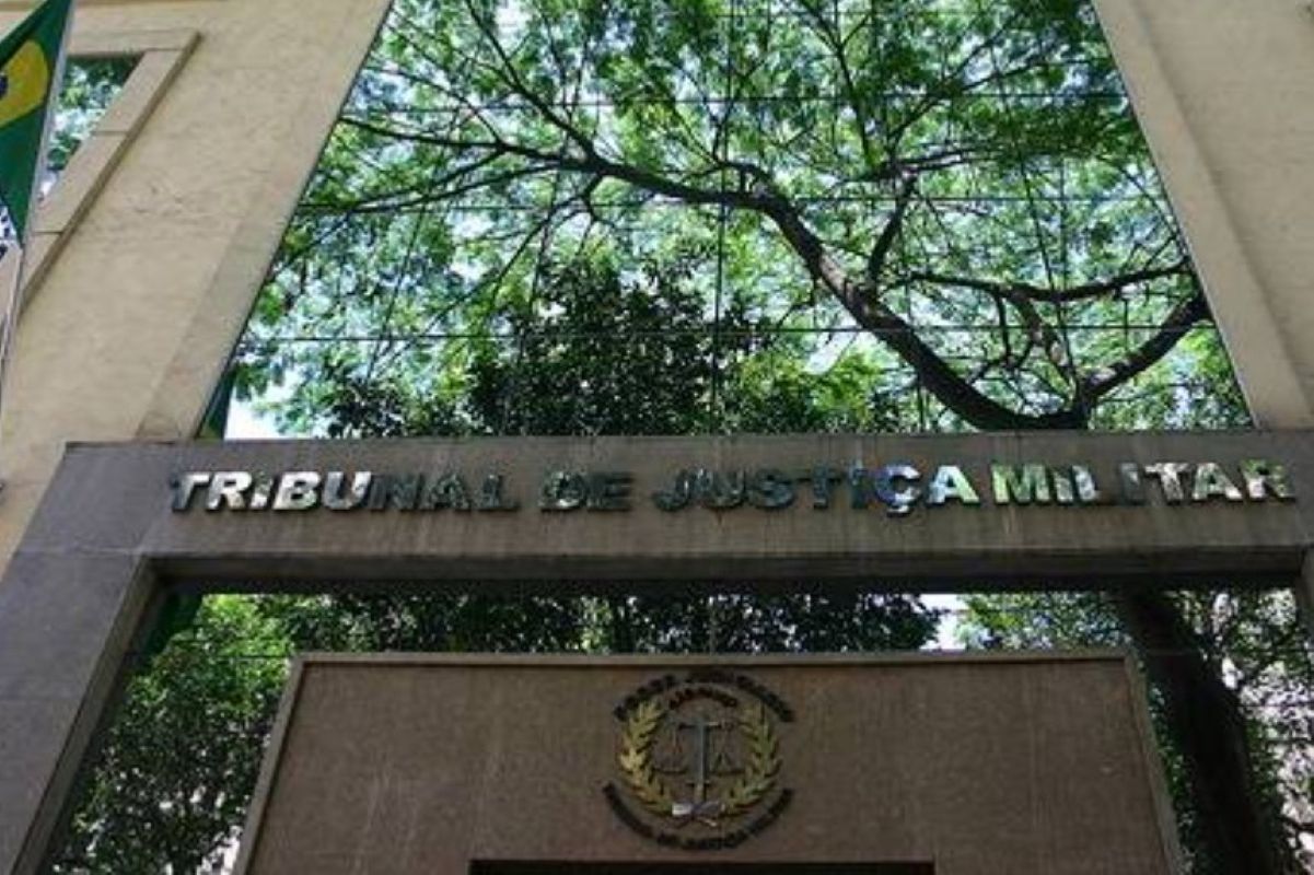Metade dos juízes militares de SP recebeu R$ 200 mil em mês de festas