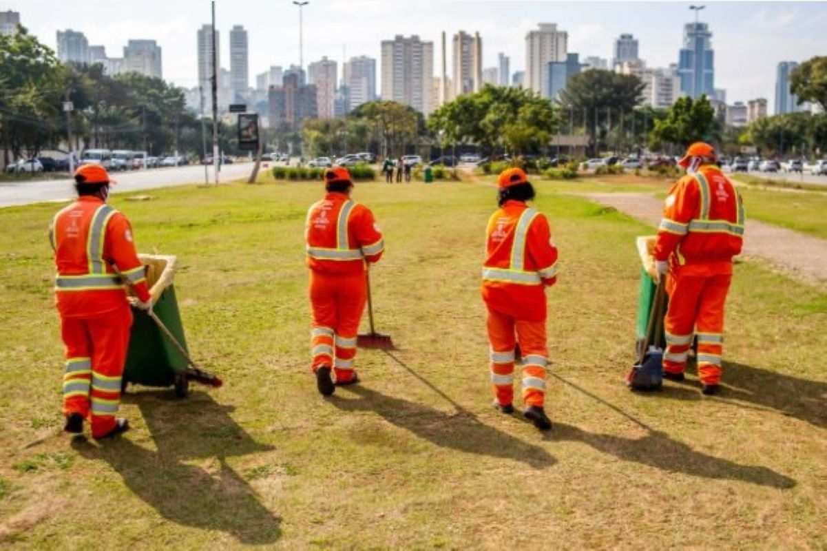 Empresa do consórcio do Rei do Lixo na BA pode assumir varrição em SP