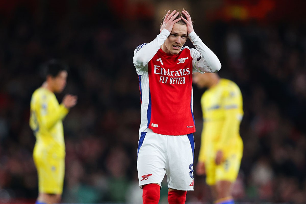 Arsenal empata com Crystal Palace e adia título do Liverpool