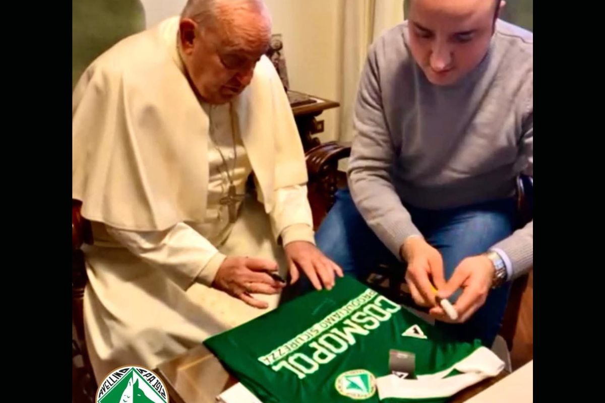 Mortes de papas coincidem com sucessos de time italiano. Entenda