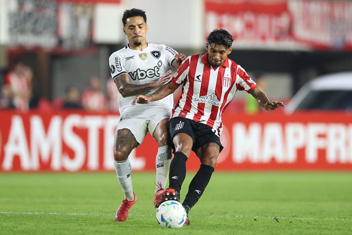 Libertadores: Botafogo perde para o Estudiantes com gol bizarro. Veja