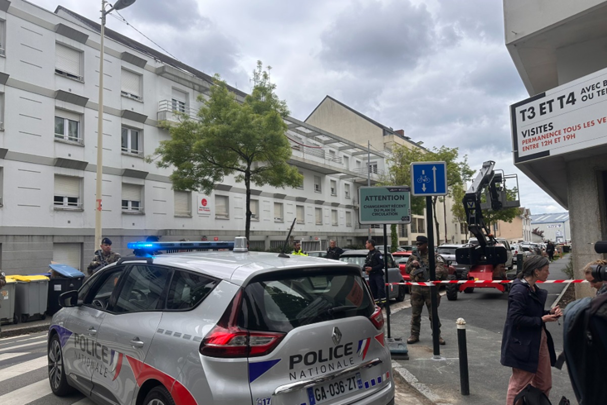 Ataque a faca em escola francesa deixa um morto e três feridos
