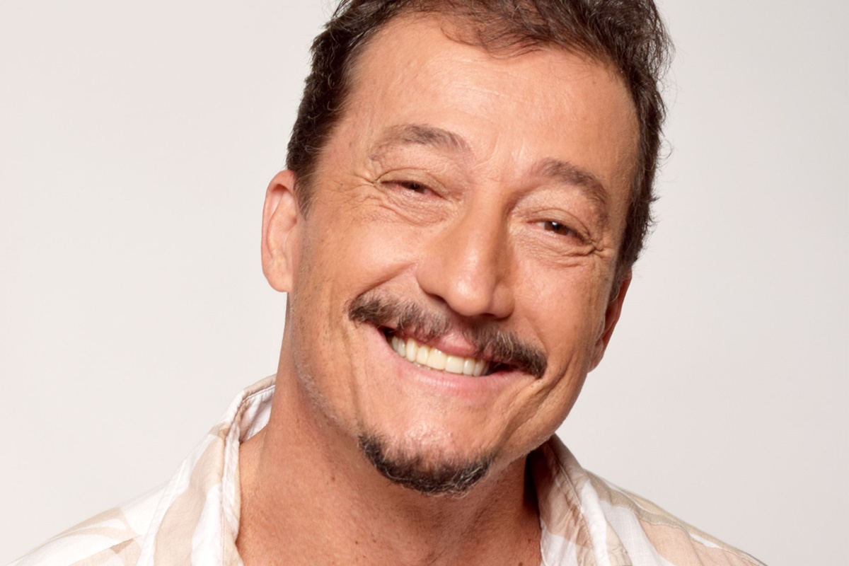 Após anos de teatro e cinema, Roberto Rowntree volta às novelas