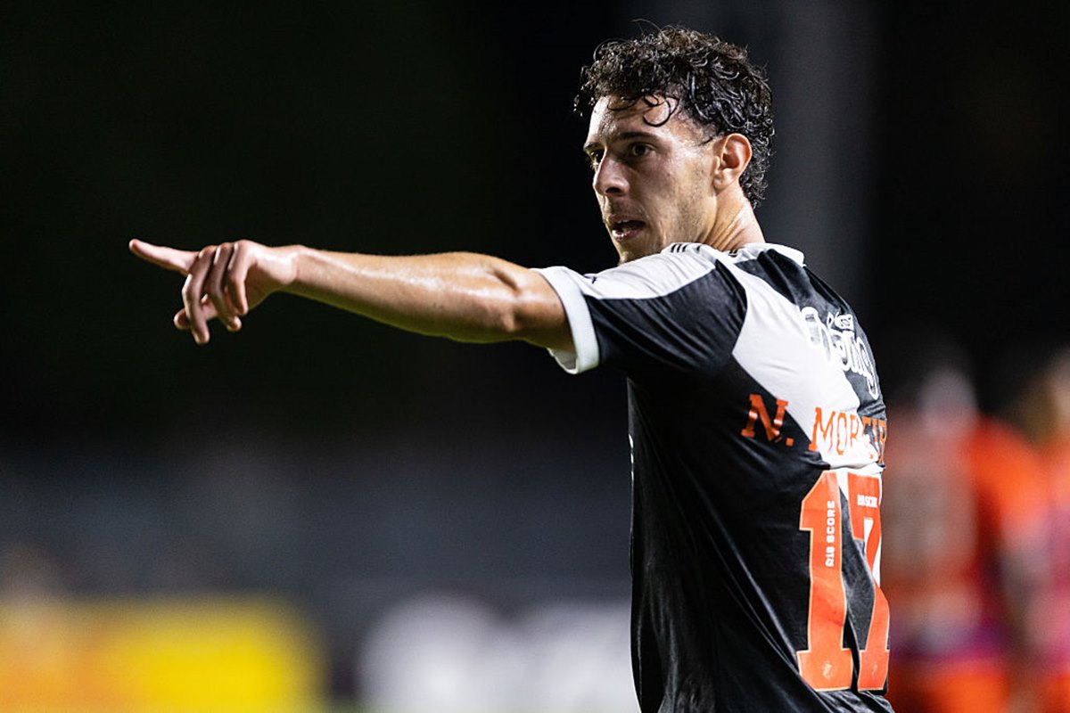 Vasco aposta em atacante português para duelo com Palmeiras no DF
