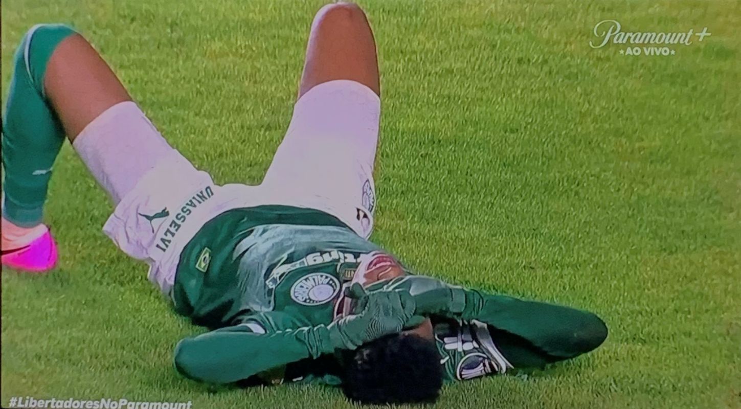 Estêvão vomita em vitória do Palmeiras na altitude. “É surreal”