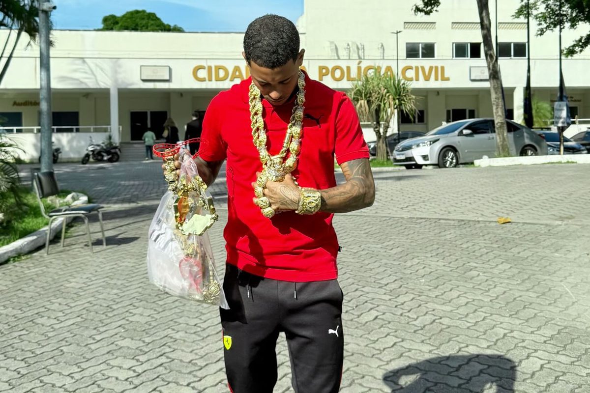 MC Poze do Rodo comemora após recuperar bens apreendidos pela polícia