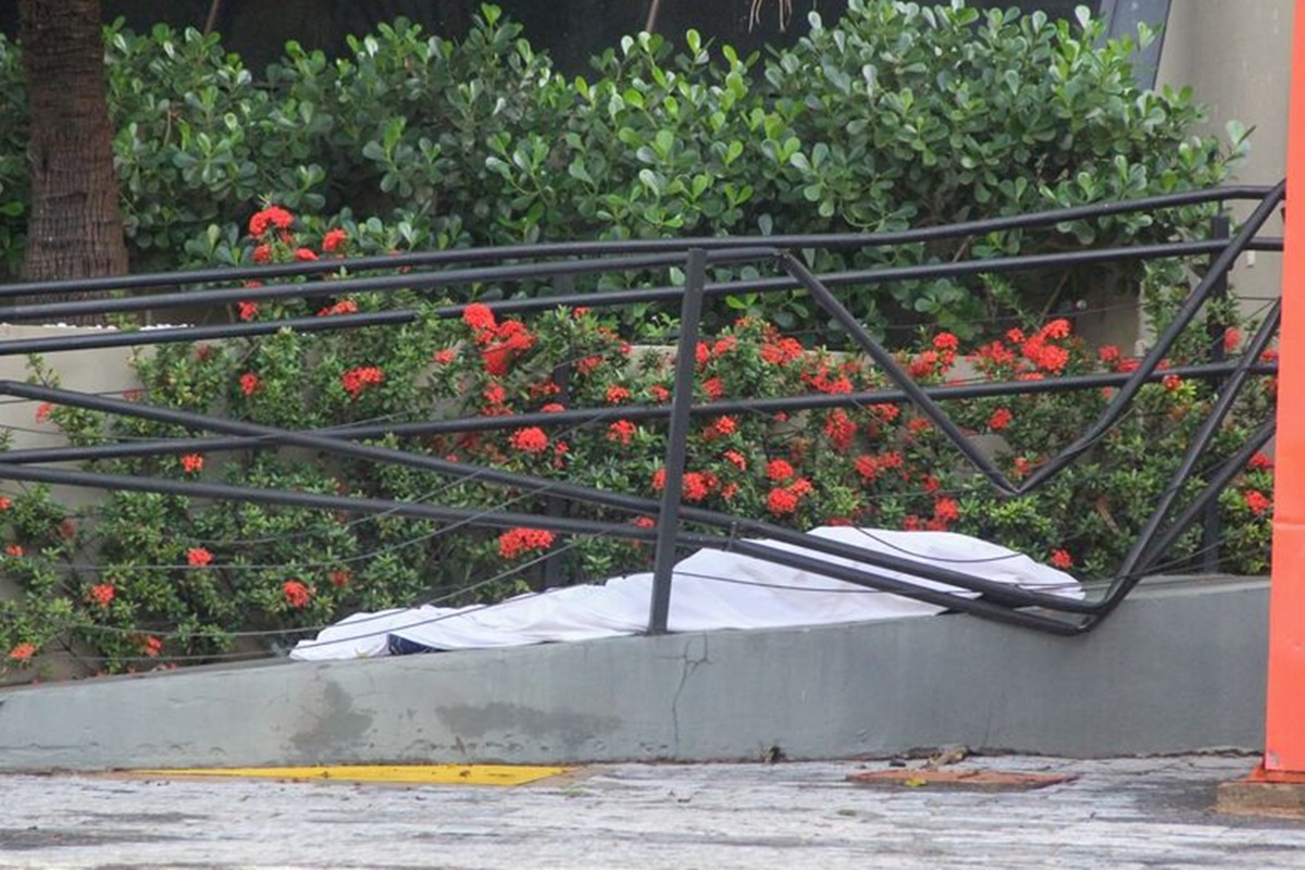 Vídeo: mulher é encontrada morta em frente a hotel