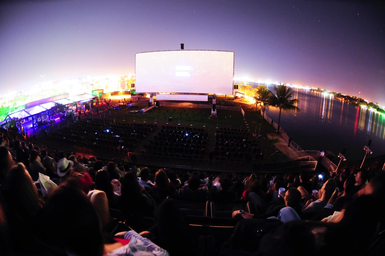 Maior tela de cinema a céu aberto do mundo retorna a Brasília