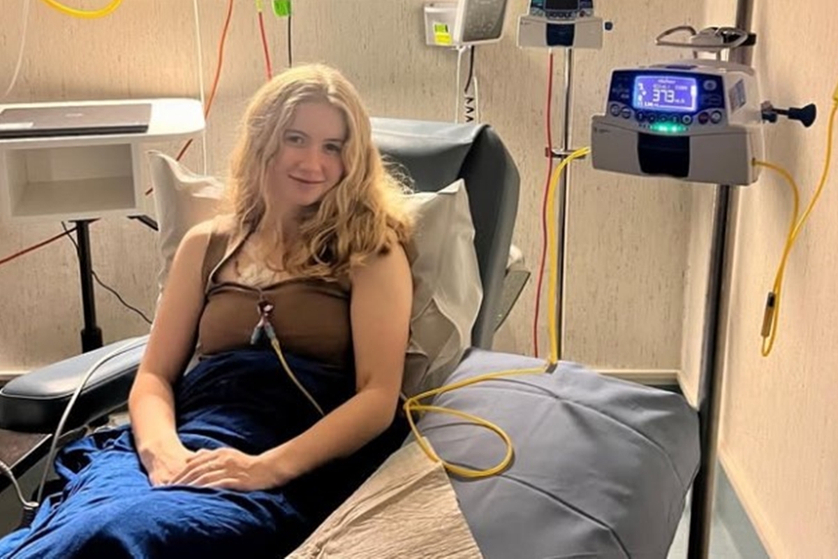 Aos 21, jovem morre um ano após diagnóstico de câncer de intestino