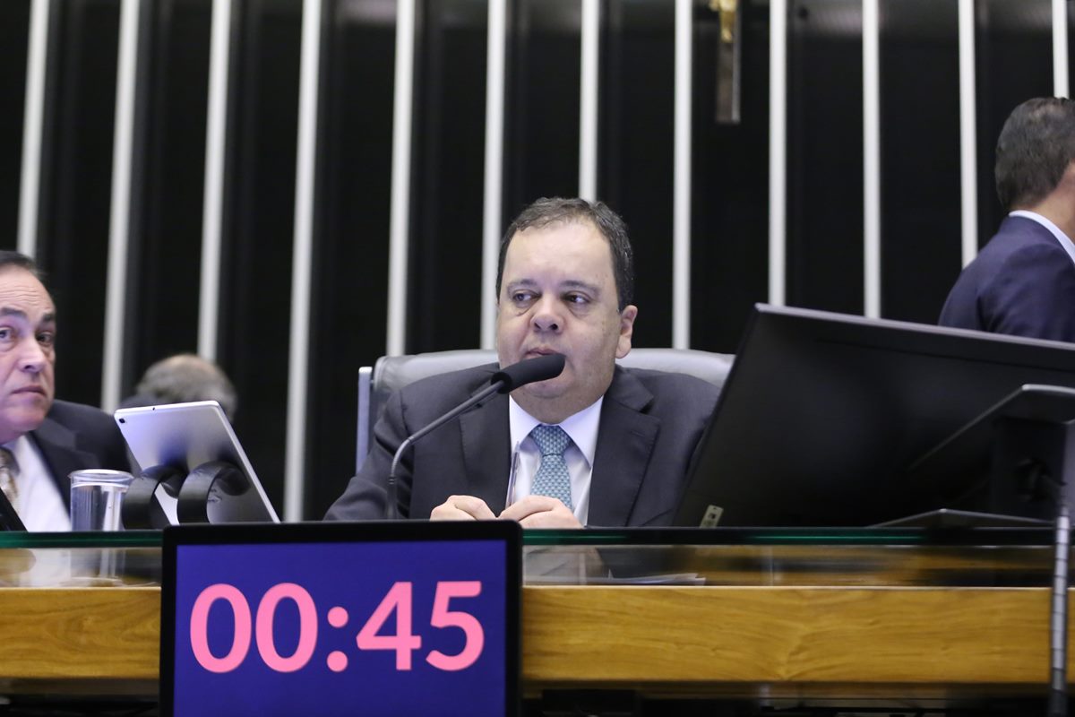 Enquanto Motta segura anistia, vices da Câmara defendem votação