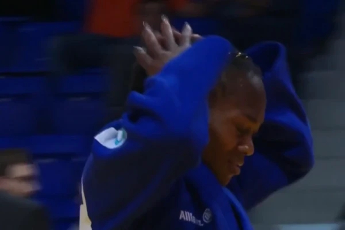 Judoca é desclassificada de final após agarrar pescoço de adversária