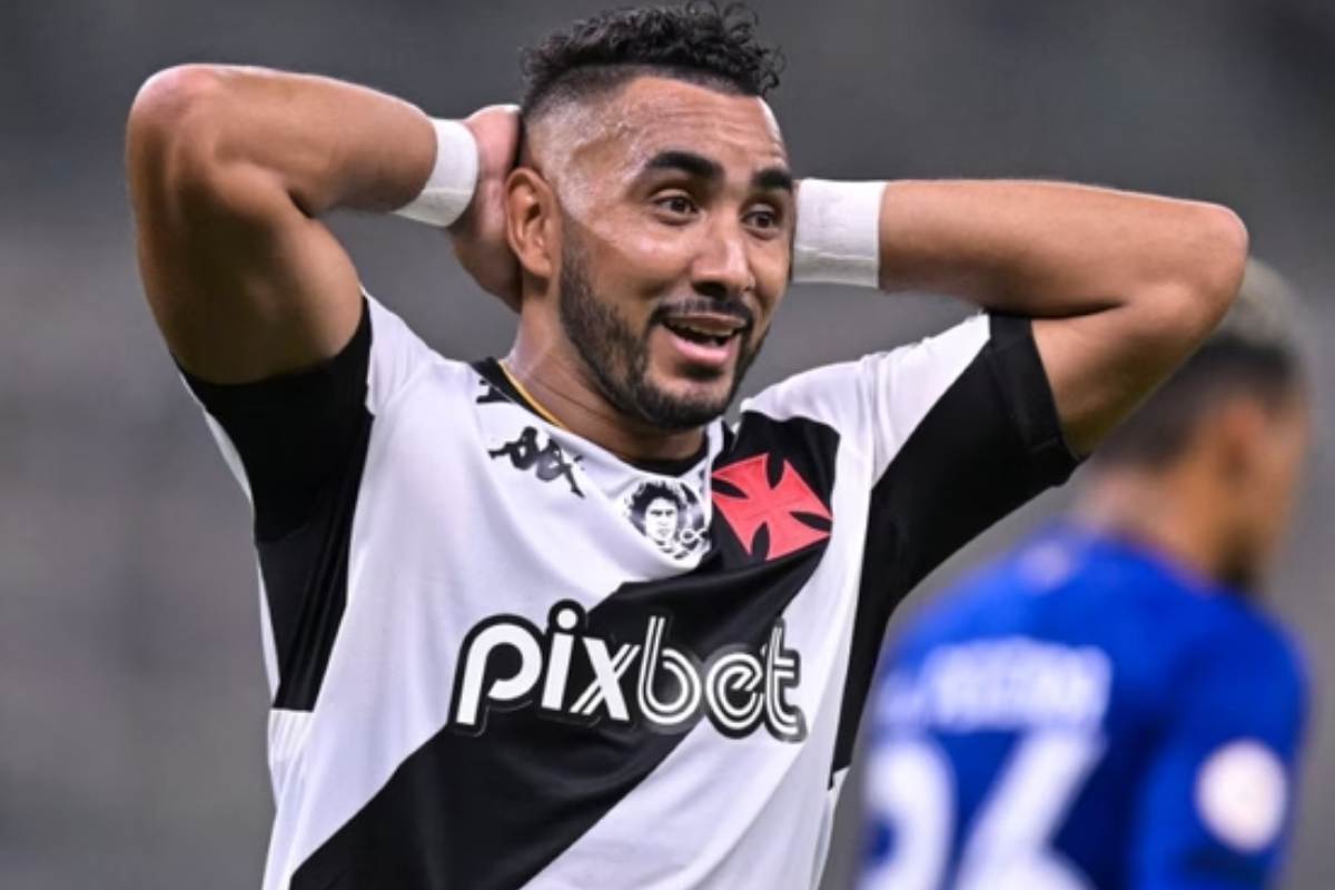 “50 tons de Payet”: jogador vira piada após depoimento chocante