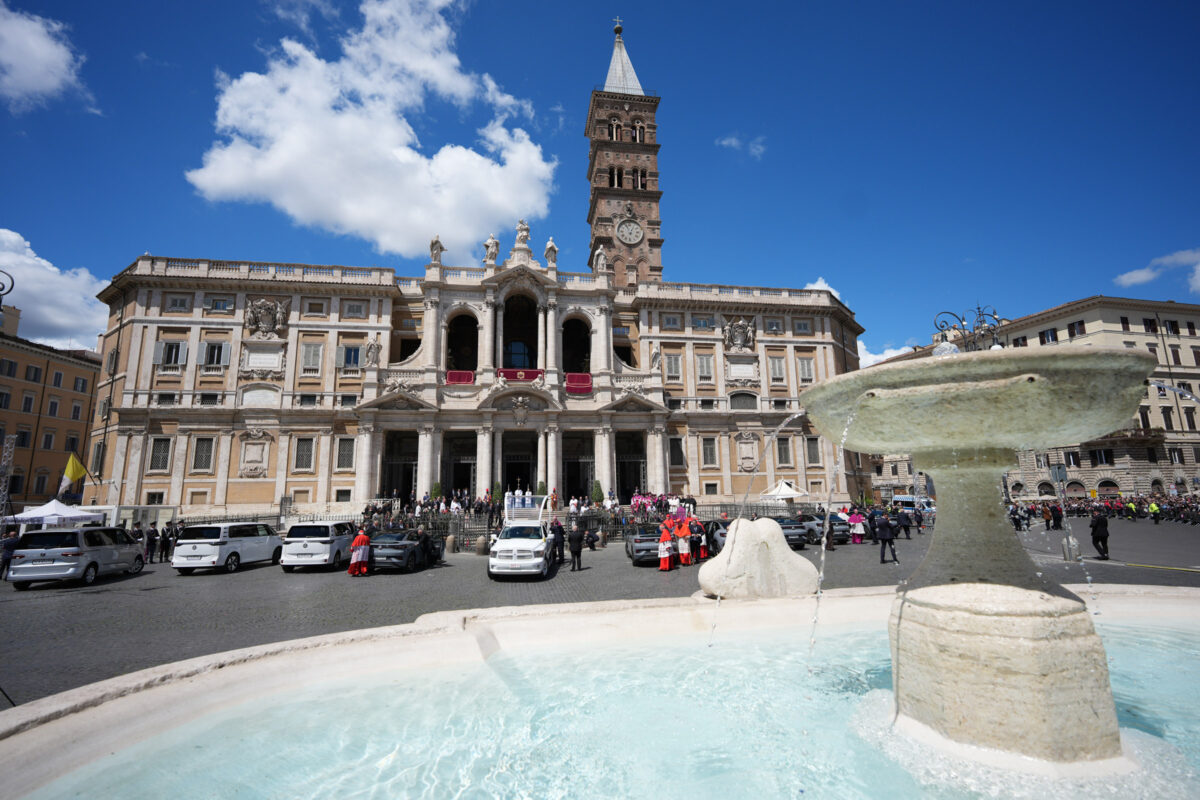 Corpo de Francisco chega à Maria Maggiori. Conheça igreja por dentro