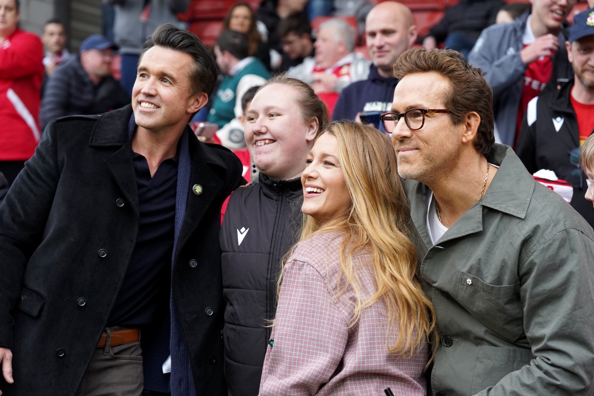 Wrexham, time de Ryan Reynolds, sobe para 2ª divisão inglesa
