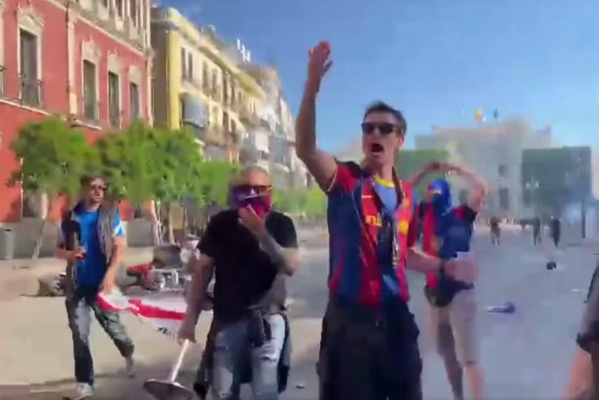 Vídeo: torcedor do Barcelona é preso antes de final contra Real Madrid