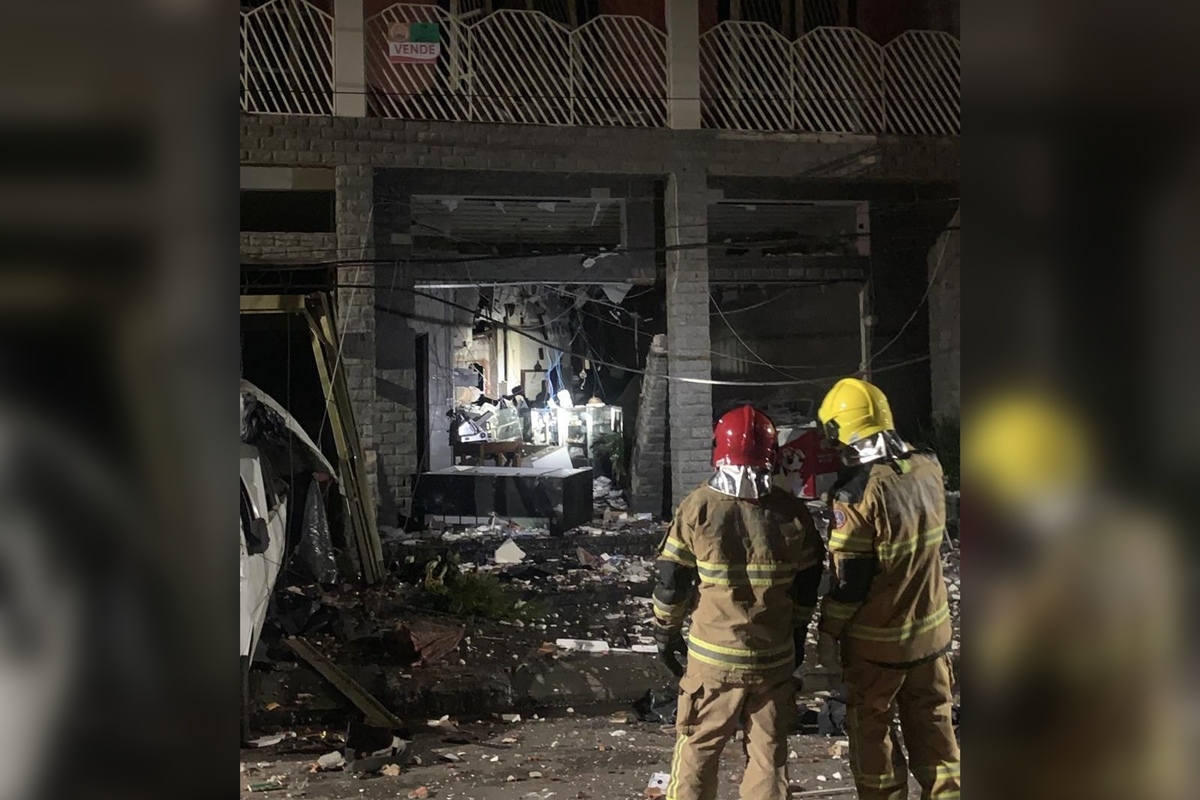 Padaria fica destruída após explosão por vazamento de gás em MG