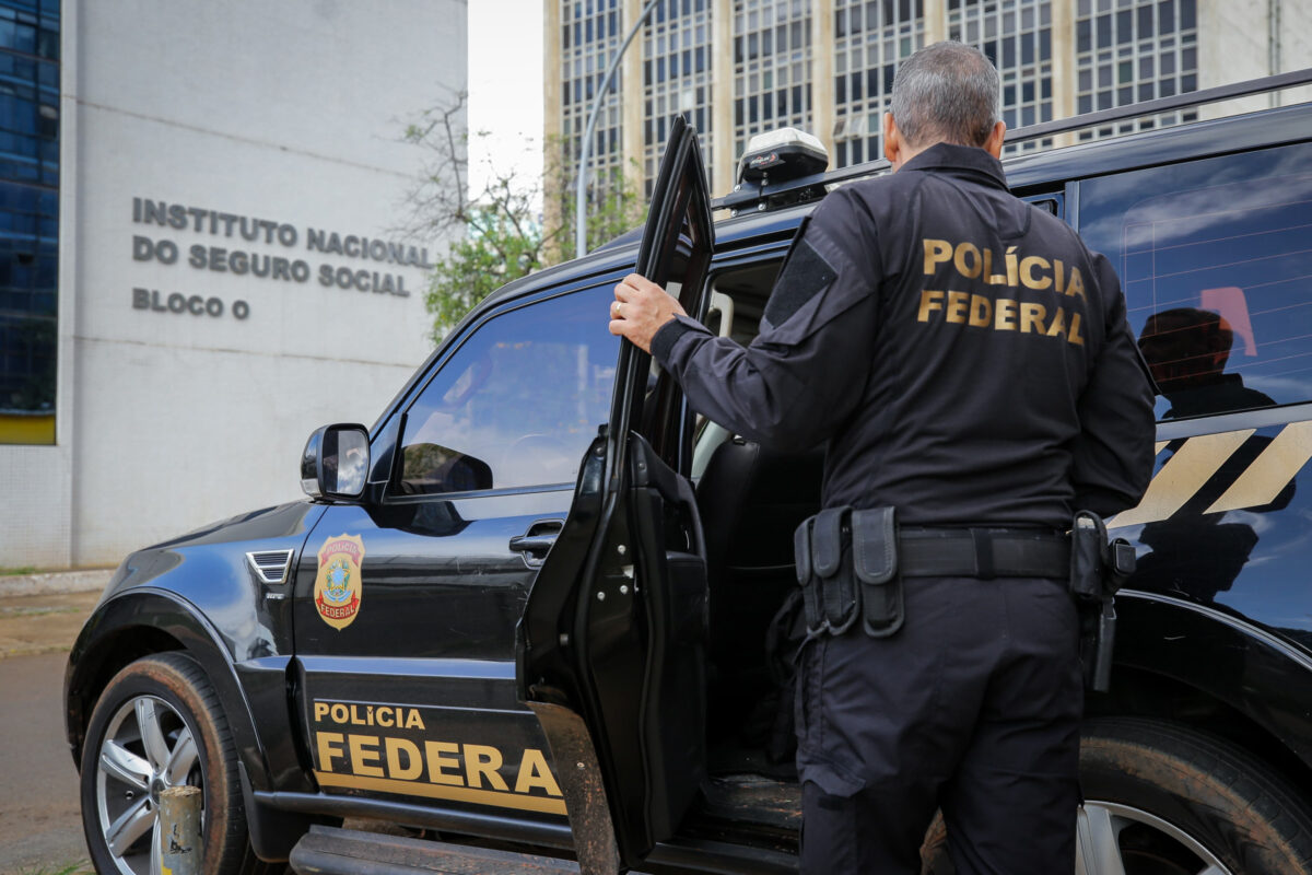 Entidade liga caso do juiz de decisão em 16 minutos à farra do INSS