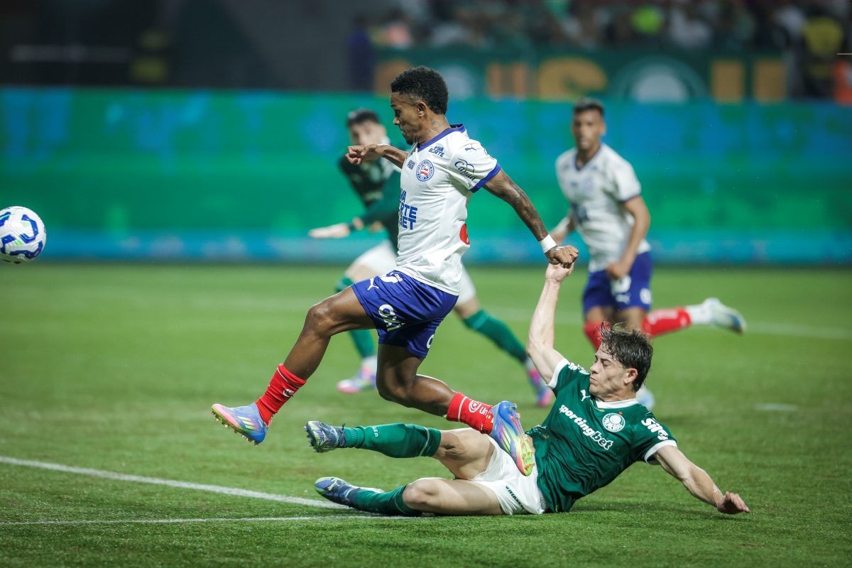 Palmeiras leva gol do Bahia no fim e perde liderança para o Flamengo