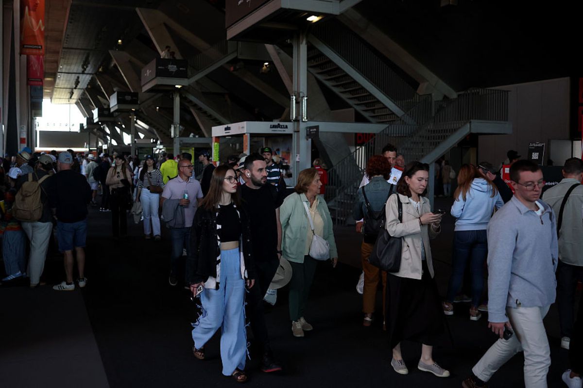 Apagão: espanhóis e portugueses comemoram após volta da luz; vídeo